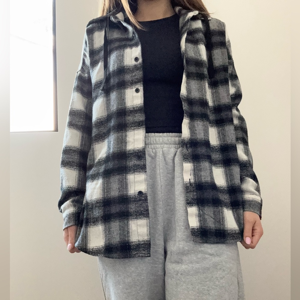 Black and whitete oversized flannel jacket